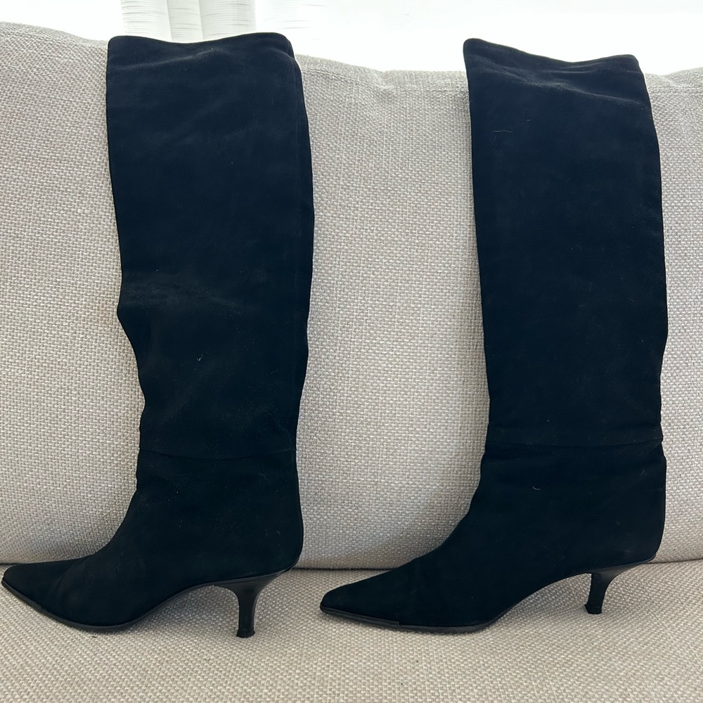 Gucci suede boots. Great condition. Black, size 7 B